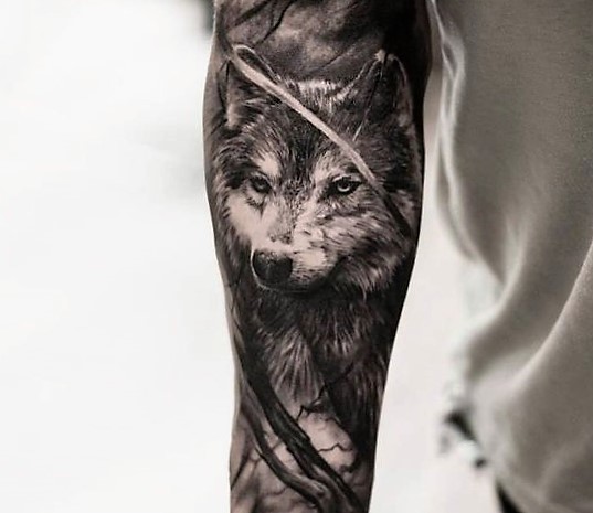 wolf-tattoo-by-oscar-akermo