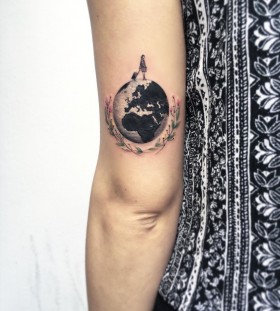 world-circle-tattoo